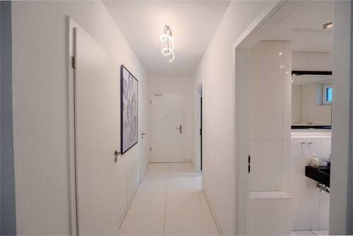 Wohnungseingang - 3 Zimmer Etagenwohnung zum Kaufen in Frankfurt am Main