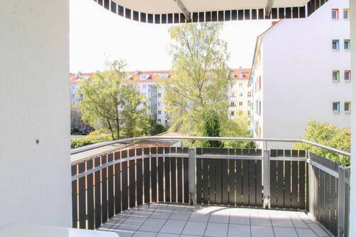 Balkon - Kurzfristig beziehbar! 3-Zi. Whg. in Bogenhausen, mit Balkon, Aufzug und Fernwärme!
