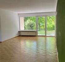 Ruhige 4-Zimmer-Erdgeschosswohnung mit 2 Garagen in Frankfurt-Sossenheim - Frankfurt am Main