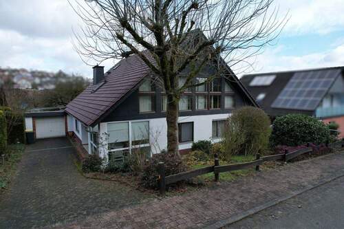 Hausansicht - 7 Zimmer Einfamilienhaus zum Kaufen in Beverungen