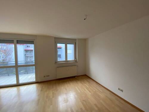 Helles Wohnzimmer - 3 Zimmer Etagenwohnung zur Miete in Weil am Rhein