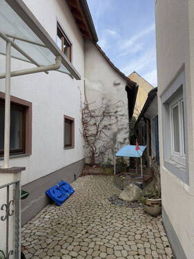 Innenhof - 1 Zimmer Mehrfamilienhaus, Wohnhaus in Sulzburg