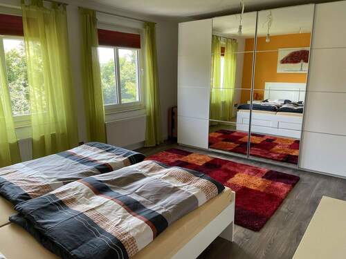 1. OG Schlafzimmer 3 - 