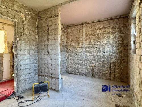 Küche und ehemaliges Bad (Zwischenwand entfernt) - 