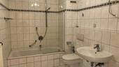 Bad mit Wanne - 