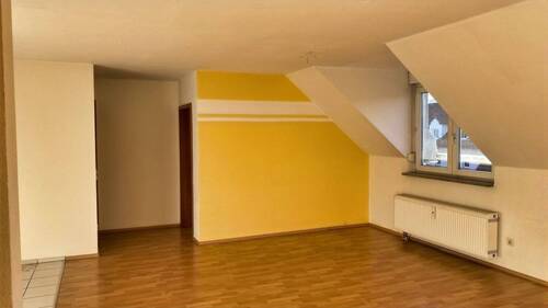 Wohnzimmer mit offener Küche - 