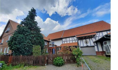 Bild1.jpg - Fachwerktraum für Pferdehalter mit großem Wohnhaus, Offenstall, Nebengebäuden, Reitplatz, Eigen- und Pachtland in Ortslage!