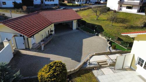 Einfahrt - 7 Zimmer Einfamilienhaus in Kollnburg