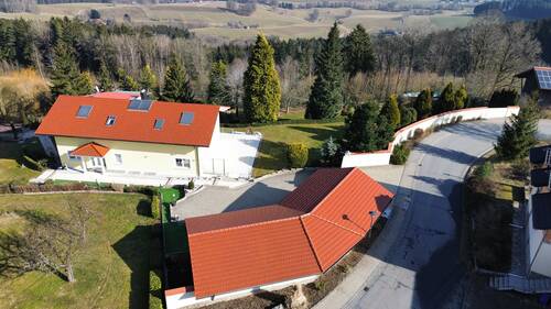 Ansicht Eingangsbereich - Einfamilienhaus mit 409,00 m² in Kollnburg zum Kaufen