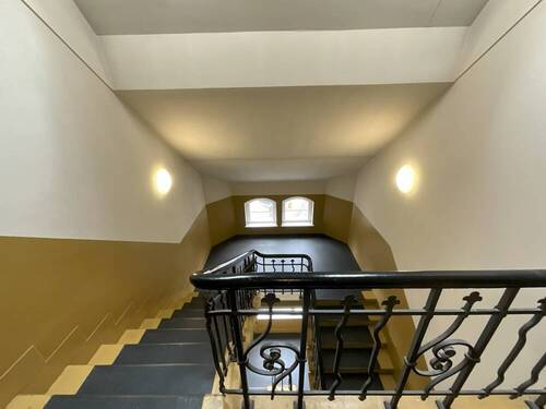 Treppenaufgang - Etagenwohnung mit 132,40 m² in Berlin zum Kaufen