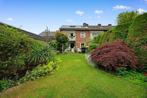 Gartenblick aufs Haus - 