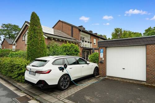 Garage und Stellplatz - 5 Zimmer Einfamilienhaus in Neuss