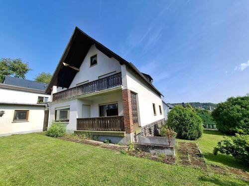 20250613_092846.jpg - Schnäppchenpreis und Top-Lage! Sanierungsbedürftiges Haus mit 2 Wohnungen, Nebengebäude und schönem Grundstück in ruhiger und dennoch zentraler Lage!