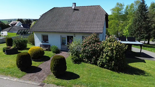 Hausfront - Einfamilienhaus in idyllischer Lage - Wohnen im Nationalpark Hunsrück-Hochwald