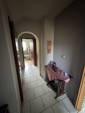 Flur - 6 Zimmer Einfamilienhaus in Neuhütten