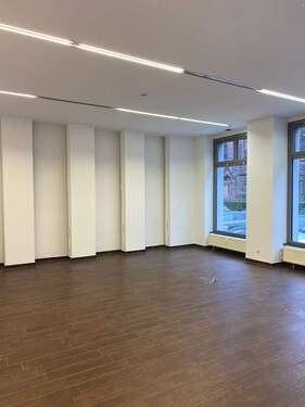 Verkaufsfläche - Gewerbeobjekt (Büro, Produktion, Verkauf) zur Miete in Saarbrücken