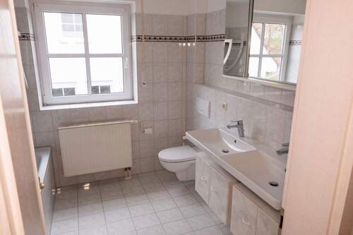 Badezimmer 1 - 5 Zimmer Doppelhaushälfte in Landshut