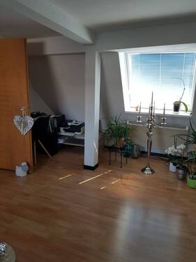 Wohnzimmer - Etagenwohnung mit 39,00 m&sup2; in Stuttgart zum Kaufen