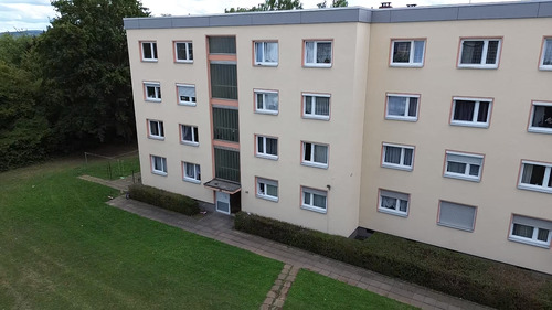 Hausfront - Zentral und ruhig: Bezugsfertige Eigentumswohnung