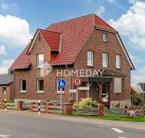 Charmantes Zweifamilienhaus mit Garten, Garagen in Obernkirchen