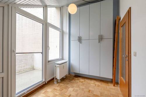 Schlafzimmer mit Zugang zum Balkon - 