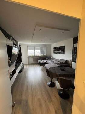 Wohn-/Essbereich - Helle, modernisierte Wohnung mit Balkon & Tiefgaragenstellplatz - ideal zum Wohnen oder Investieren