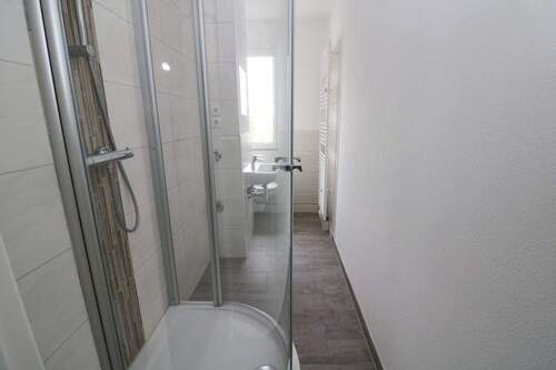 Beispiel Bad mit Dusche - Freiberg sucht den Duschstar...neu sanierte 3-RW mit Dusche u. Balkon!!!