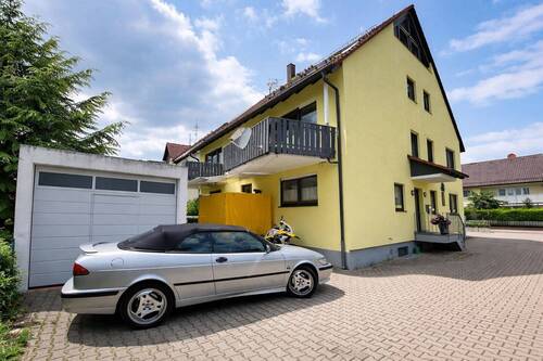 Garage und Stellplätze - 