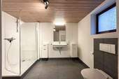 Badezimmer im Untergeschoss - 