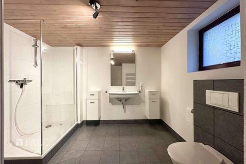Badezimmer im Untergeschoss - 