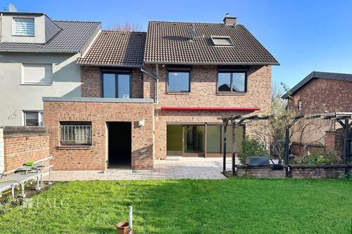 Gebäuderückseite - 6 Zimmer Einfamilienhaus zum Kaufen in Bergheim