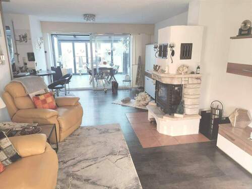 Hinteres Haus Wohnbereich - Einfamilienhaus mit 334,00 m&sup2; in Erfurt zum Kaufen