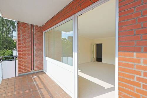 Blick von der Loggia ins Grüne - 3 Zimmer Etagenwohnung in Hamburg