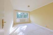 Großzügiges Wohnzimmer - 