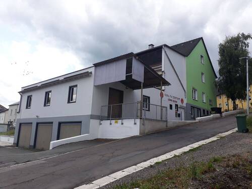 Gewerbe und Garagen - Mehrfamilienhaus, Wohnhaus in Lüdenscheid
