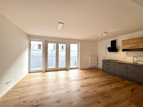 Wohnraum mit integr. Einbauküche - 2 Zimmer Etagenwohnung in Kaiserslautern