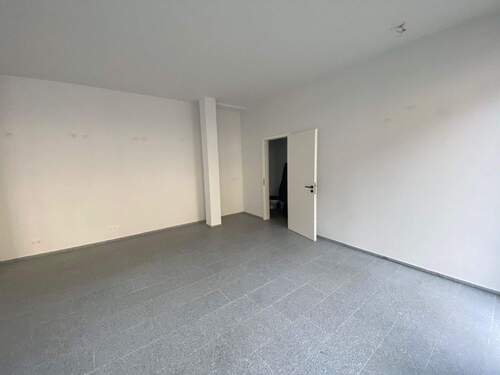 Raum von Eingangsrür aus Richtung Toilette.jpg - 