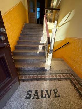 Treppenhaus mit Gruß - 