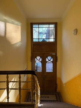 Eingangstür mit Glaselementen - 