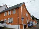 Vorderfront - Wannemacher Immobilien **** Wunderschönes Einfamilienhaus mit Einliegerwohnung in Neunkirchen-Wellesweiler ****