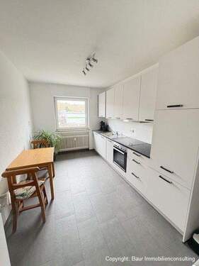 Küche mit Einbauküche - 