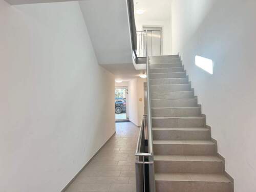 Treppenhaus - 1 Zimmer Etagenwohnung in Nürnberg