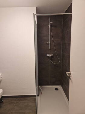Gästebad mit Dusche - 