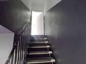 Treppe zur Wohnung - 3 Zimmer Etagenwohnung in Itzehoe