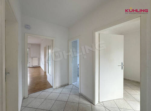 Flur - 5 Zimmer Mehrfamilienhaus, Wohnhaus in Dinklage