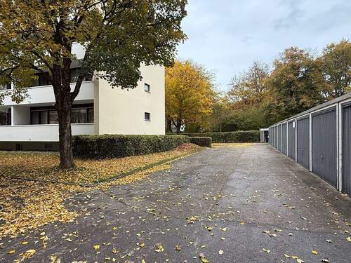 Einfahrt zur Garage - 