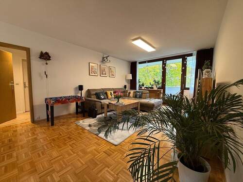 Wohnzimmer - 3 Zimmer Etagenwohnung zum Kaufen in München