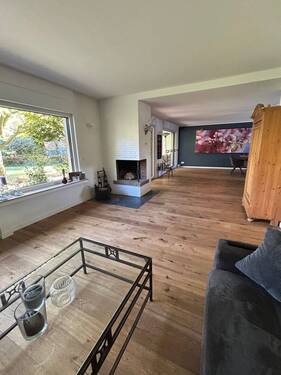 Blick zum Essbereich und Kamin - 4 Zimmer Einfamilienhaus in Ratingen