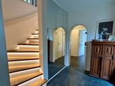 Treppenaufgang zum Obergeschoss - 