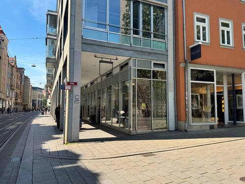 Außenansicht - Schlösserstraße: Kleiner Laden in werbewirksamer Lage - Großzügige Schaufensterfront